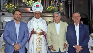 Governador Wanderlei Barbosa e vice-governador Laurez Moreira participaram da Missa Solene e Posse Cannica do novo bispo da Diocese de Porto Nacional, Dom Jos Moreira da Silva -